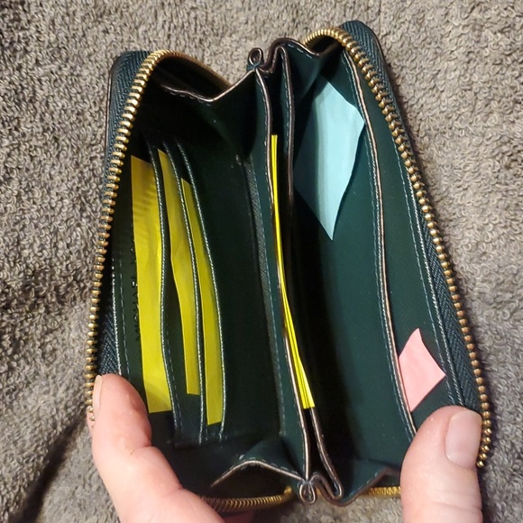 Michael Kors Wallet - Picture 4 of 8